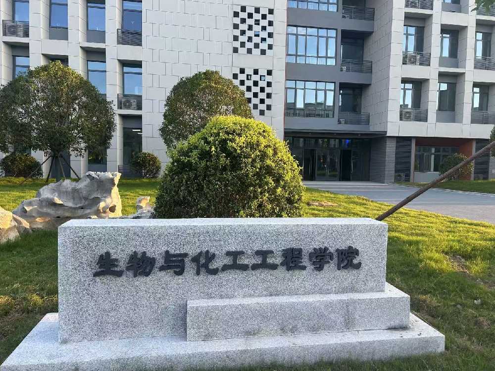 邹城市扬州职业大学体育场高杆灯项目